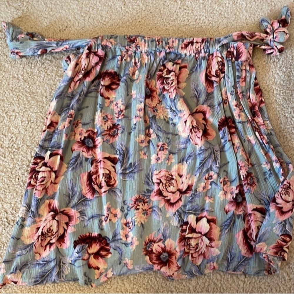 American Eagle Outfitters Pink and Blue Floral Blouse